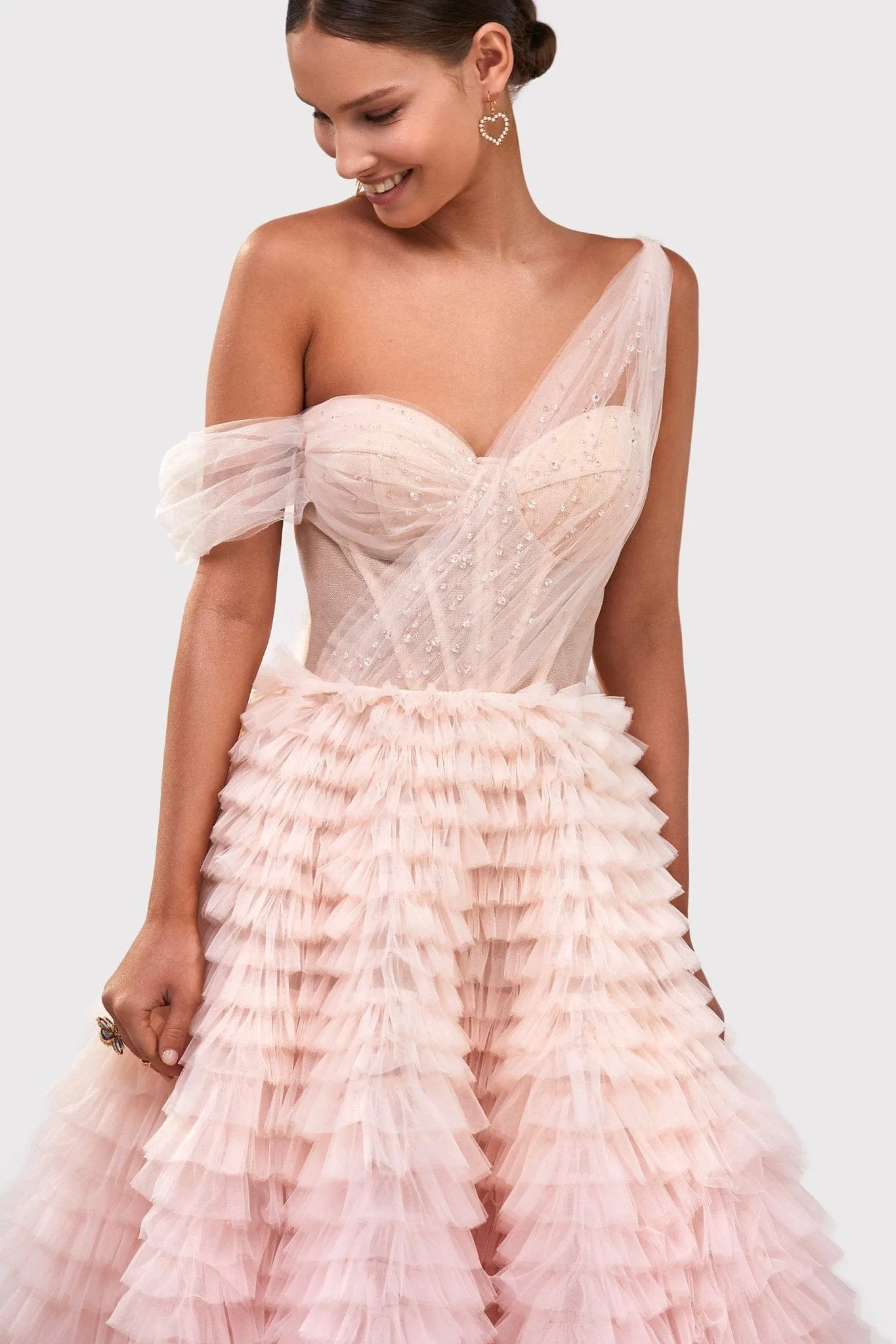 Charming ball gown with the frill-layered ombre maxi skirt