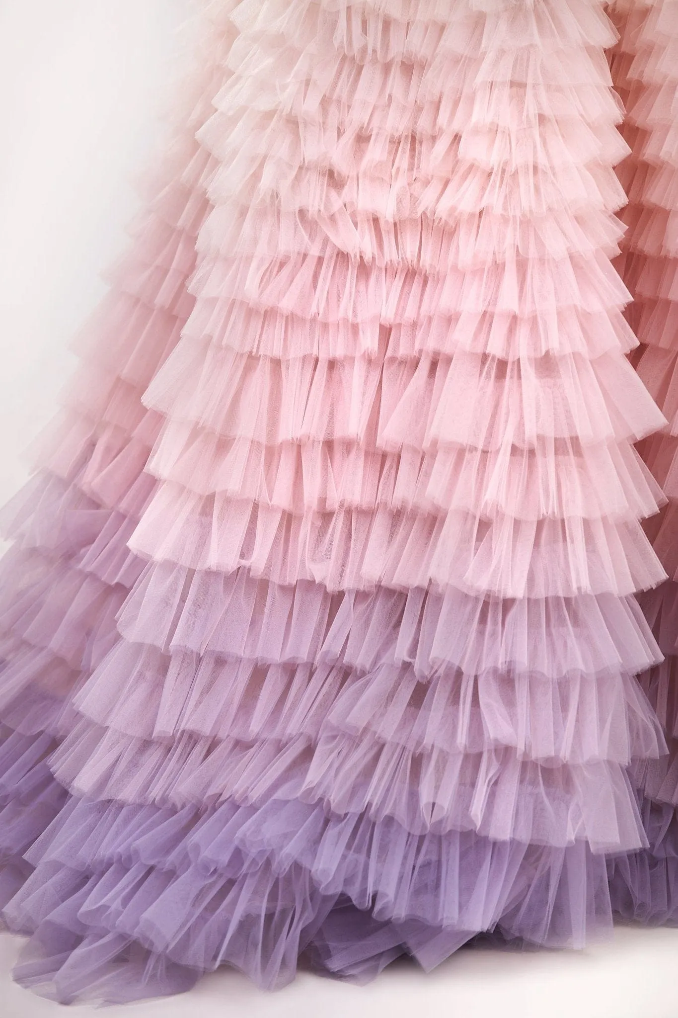 Charming ball gown with the frill-layered ombre maxi skirt